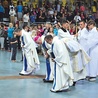 Koszalin, 12 września. – Rozpoczynamy Eucharystię. Ten moment jest najważniejszy, jest szczytem naszego świętowania – przypomniał zgromadzonym bp Paweł Cieślik