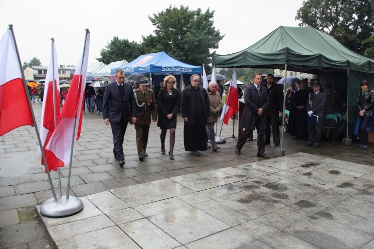 Odłonięcie pomnika poległych w Sochaczewie