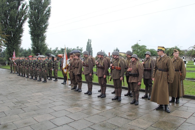 Odłonięcie pomnika poległych w Sochaczewie