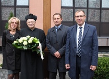 Od lewej: przewodnicząca Rady Miasta Jolanta Gonta, ks. prał. Józef Kwiatkowski, burmistrz Piotr Osiecki i poseł Maciej Małecki