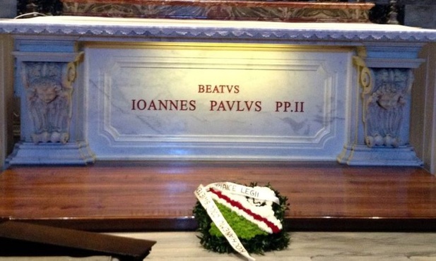 Przy grobie bł. Jana Pawła II