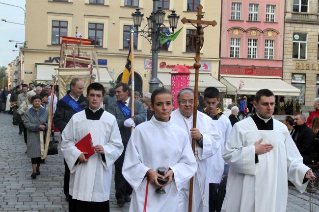 Procesja z relikwiami śś. Stanisława i Doroty