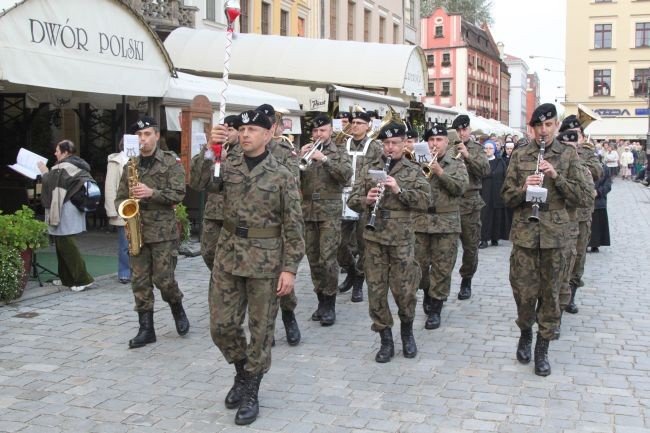 Procesja z relikwiami śś. Stanisława i Doroty