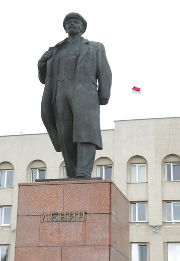 Plac każdego większego miasta na Białorusi zdobi pomnik Lenina
