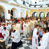 Świątynię wypełnili przede wszystkim młodzi z parafii dekanatu Radom-Wschód