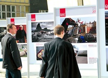 Wystawę zdjęć naszych fotoreporterów: Józefa Wolnego, Romana Koszowskiego, Henryka Przondziony i Jakuba Szymczuka można oglądać przed wejściem na Wydział Teologiczny UŚ (ul. Jordana)