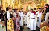  Biskup Jan Kopiec pobłogosławił odnowiony instrument 