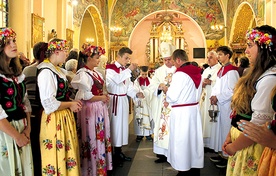  Biskup Jan Kopiec pobłogosławił odnowiony instrument 