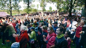 Co roku w sobotę po uroczystości św. Stanisława Kostki Rostkowo należy do kilku tysięcy dzieci i młodzieży