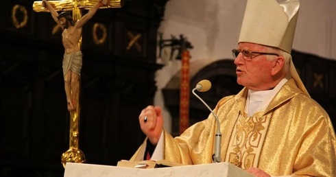"Nie pozwolimy siadać carom na ołtarzach"