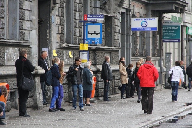 Pasażerowie boją się tego, co nastąpi po zamknięciu dla ruchu pl. Wolności w Katowicach