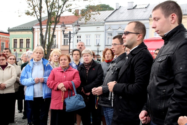 Koronka na ulicach. Brzesko.