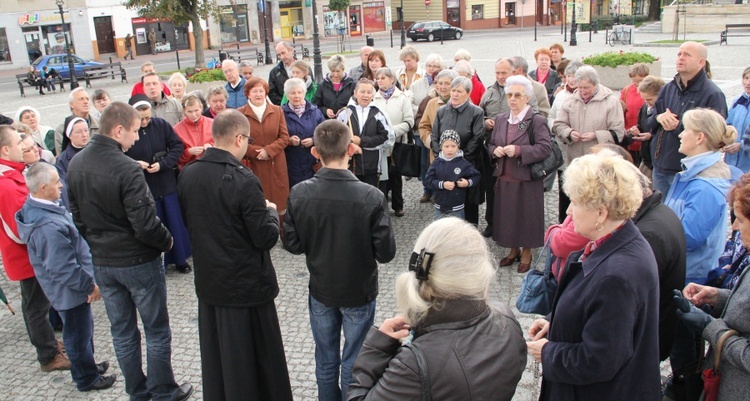 Koronka na ulicach. Brzesko.