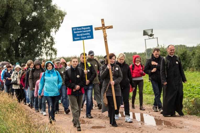 Pielgrzymi podążają do Giżyc