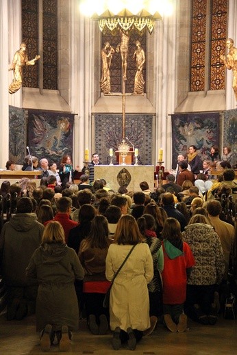 Mariacka Bless Night - modlitwa w kościele