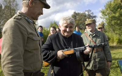 I Komorowska Biesiada Historyczna była lekcją historii i zaproszeniem do włączenia się w ratowanie kościoła