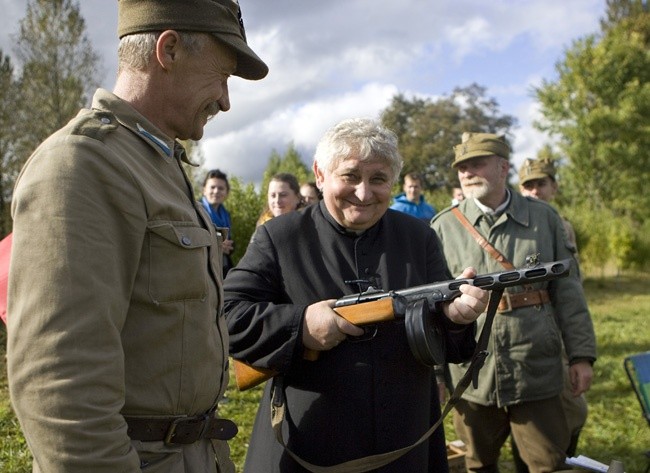 I Komorowska Biesiada Historyczna była lekcją historii i zaproszeniem do włączenia się w ratowanie kościoła