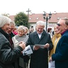  Po latach znów stanęli na klasztornym dziedzińcu