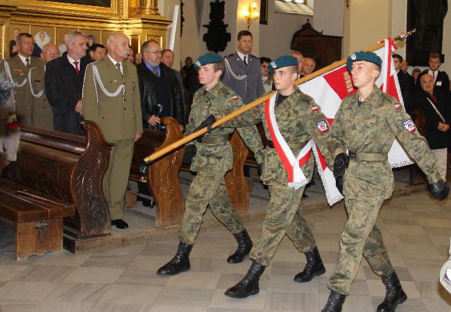 Przekazanie sztandaru XVI LO w Tarnowie 