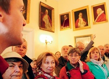  Kilkadziesiąt osób w oryginalnej scenerii zapoznało się z kulisami uwięzienia Prymasa Tysiąclecia  