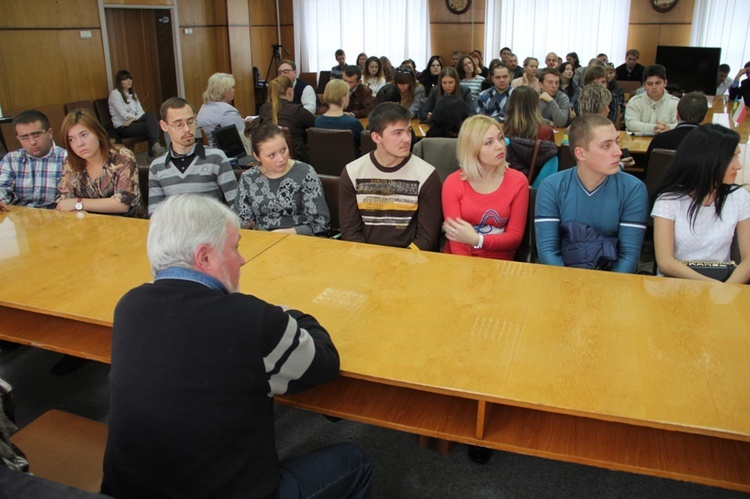 Ukraińcy słuchają o wywózkach Ślązaków