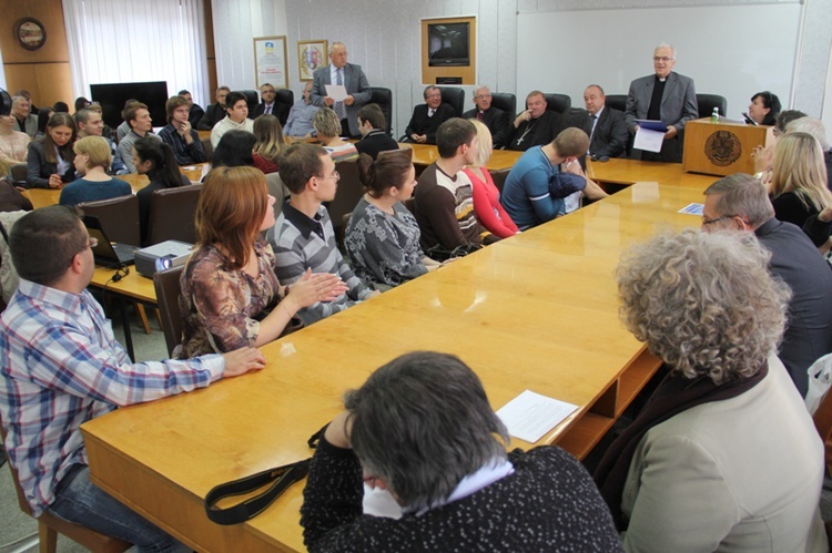 Ukraińcy słuchają o wywózkach Ślązaków