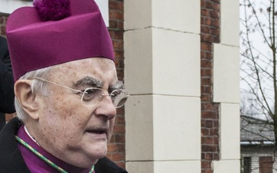 Abp Hoser odwołał kanclerza kurii