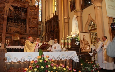 Obraz św. Bilczewskiego do sali posiedzeń rady poświęcił kard. Marian Jaworski