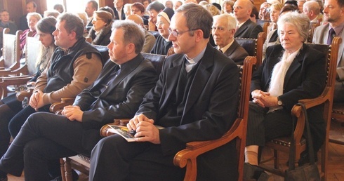 Odprowadzają ich na drugi brzeg