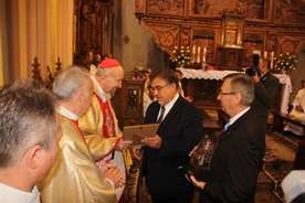 Kard. Marian Jaworski otrzymał w Wilamowicach statuetkę "Patrimonium Crucis"