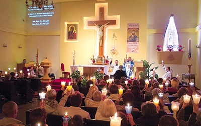 Nabożeństwo fatimskie w kaplicy parafii Jezusa Chrystusa Króla Wszechświata