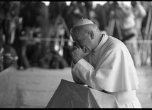 Jan Paweł II modlitwa na Majdanku