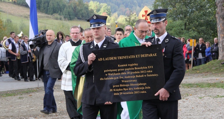 Śnietnica buduje kościół.