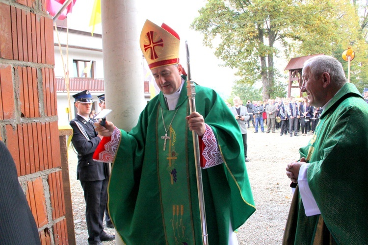 Śnietnica buduje kościół.