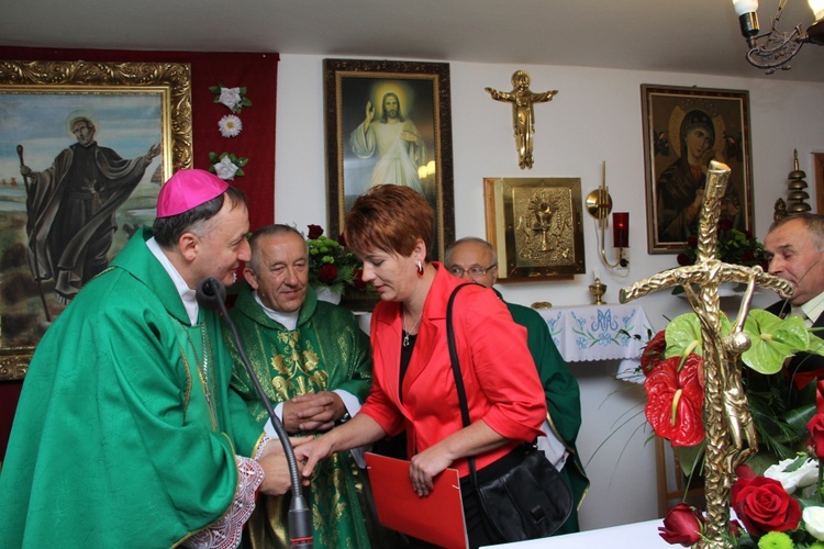 Śnietnica buduje kościół.