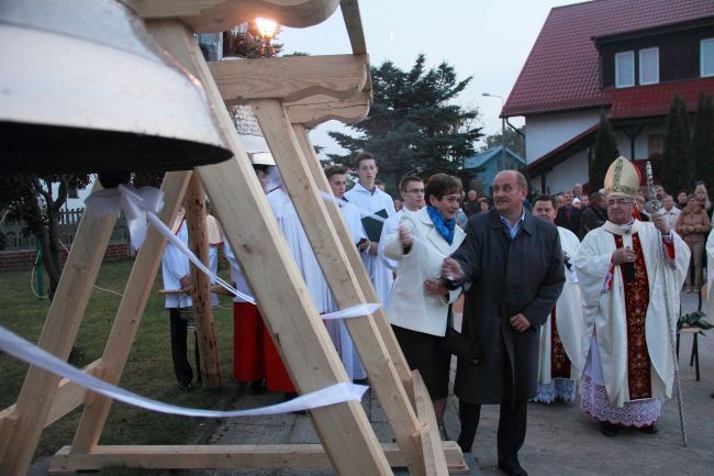 Poświęcenie dzwonów w Chwaszczynie