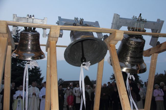 Poświęcenie dzwonów w Chwaszczynie