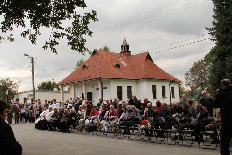 Pomnik ofiar zbrodni katyńskiej w Damienicach