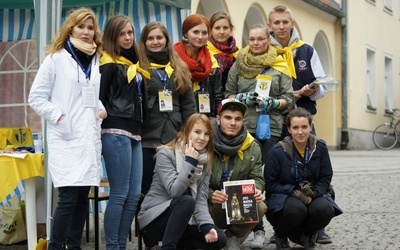 Stypendyści FDNT na olsztyńskiej starówce