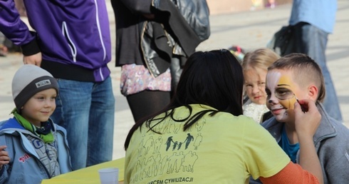 Stypendyści przygotowali dla najmłodszych bielszczan dużo niespodzianek
