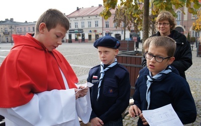 W Dniu Papieskim Skauci Europy przez zabawę przybliżali sylewtkę Jana Pawła II