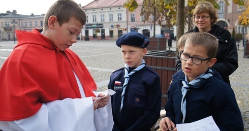 W Dniu Papieskim Skauci Europy przez zabawę przybliżali sylewtkę Jana Pawła II