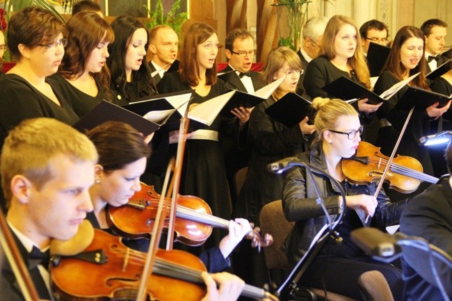 W czasie Mszy św. inaugurującej TKCh obecni wysłuchali liturgicznego wykonania Mszy G-dur Franciszka Schuberta