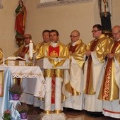 Eucharystia koncelebrowana przez kapłanów dekanatu cieszyńskiego pod przewodnictwem bp. Tadeusza Rakoczego