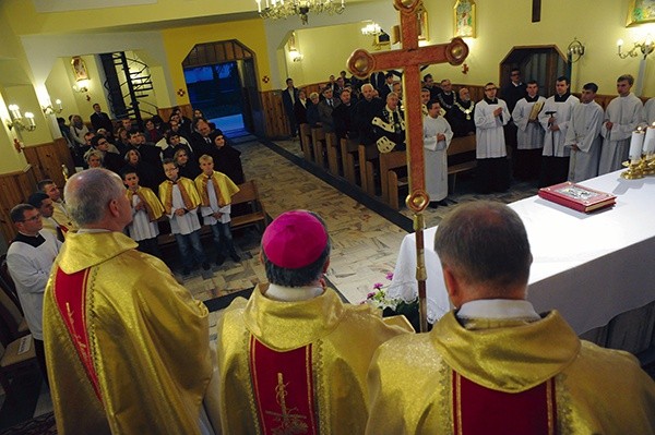 Eucharystia  pod przewodnictwem  bp. Henryka Tomasika zgromadziła środowiska uczelniane Radomia