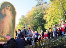 Żegiestów-Zdrój. Maleńka wspólnota, która idąc drogą miłosierdzia, jest w stanie pokonać każde schody