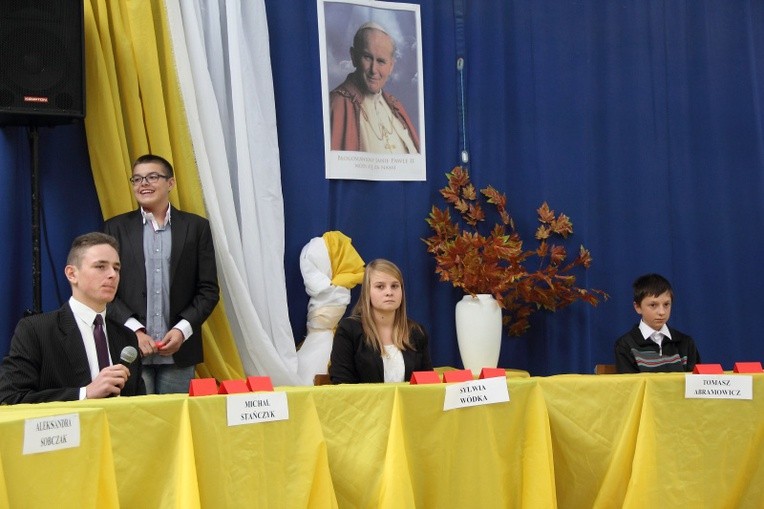 Święto Gimnazjum im. Jana Pawła II w Bedlnie