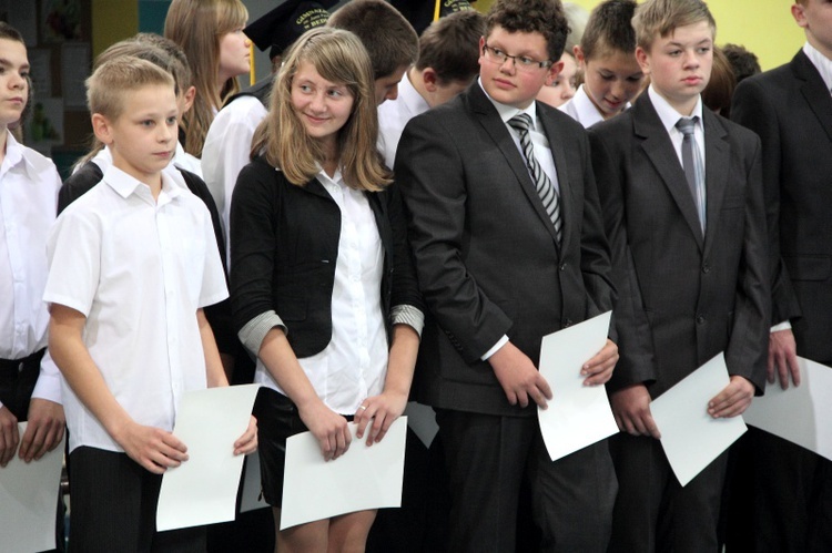 Święto Gimnazjum im. Jana Pawła II w Bedlnie