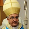 Abp Celestino Migliore podczas wizyty w skarżyskiej Ostrej Bramie w 2011 r.