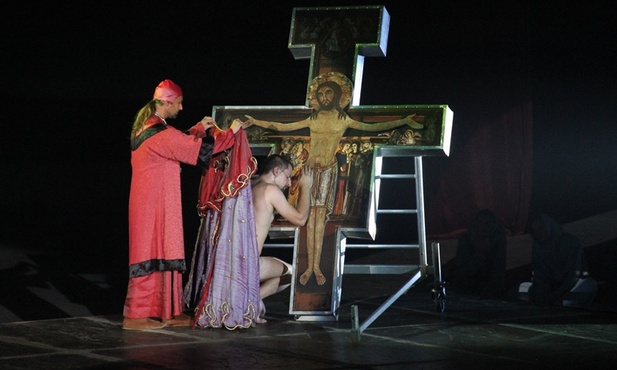 "Franciszek" porwał Spodek